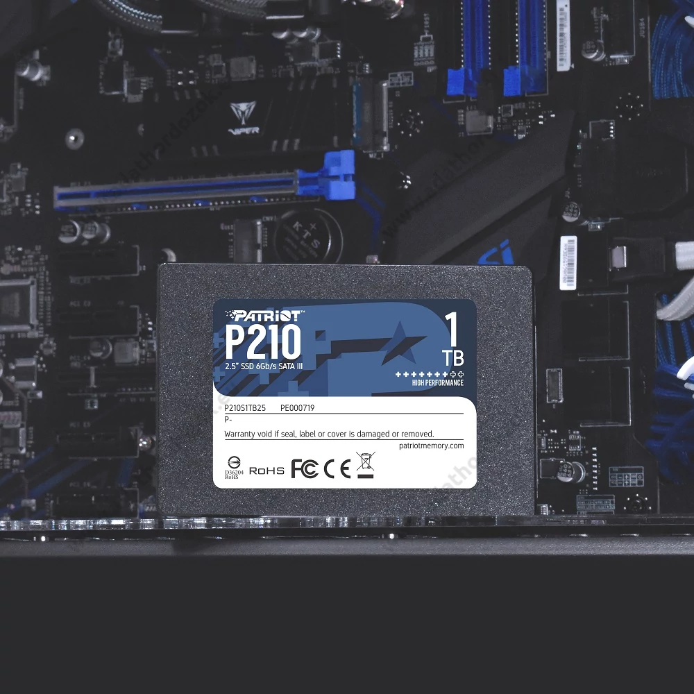 PATRIOT P210 2,5 COL MÉRETŰ SATA III 520/430 MB/s 7mm SSD MEGHAJTÓ 1TB