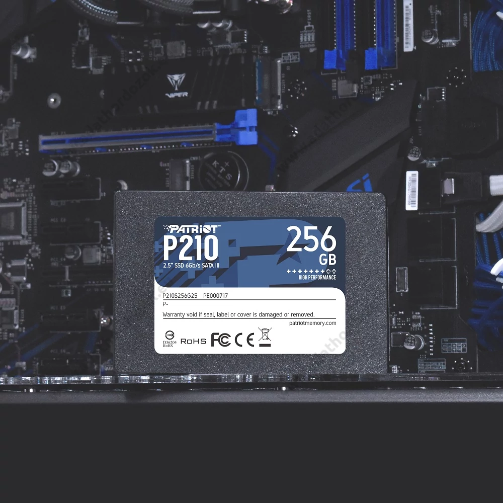 PATRIOT P210 2,5 COL MÉRETŰ SATA III 500/400 MB/s 7mm SSD MEGHAJTÓ 256GB